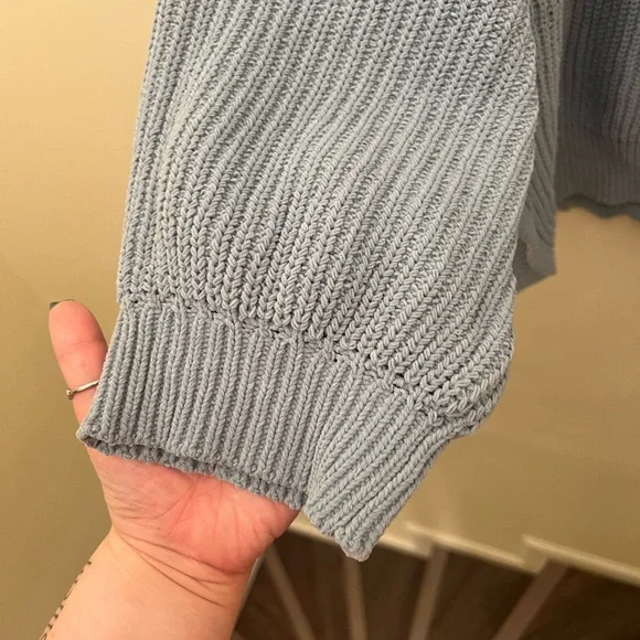 American Eagle Oversized Sweater - Picture 4 of 7